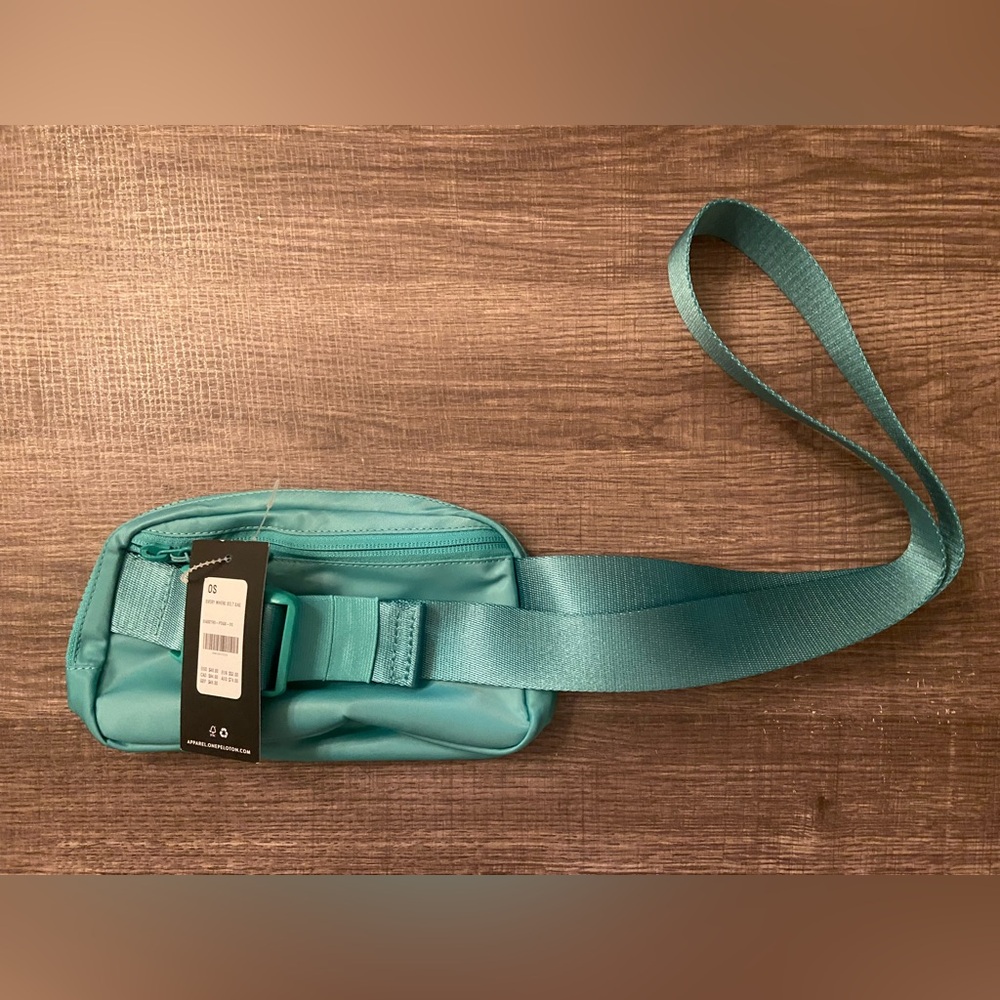 Peloton x Lululemon Everywhere Belt Bag - Picture 2 of 4